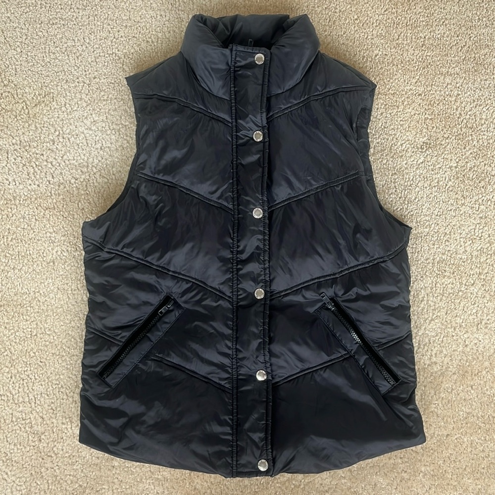 American Eagle Puffy Puffer Vest in Black Women's Medium
